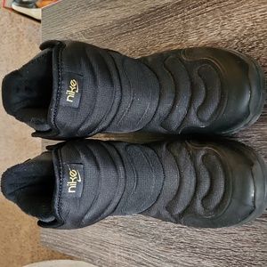 Youth sporty sneakers